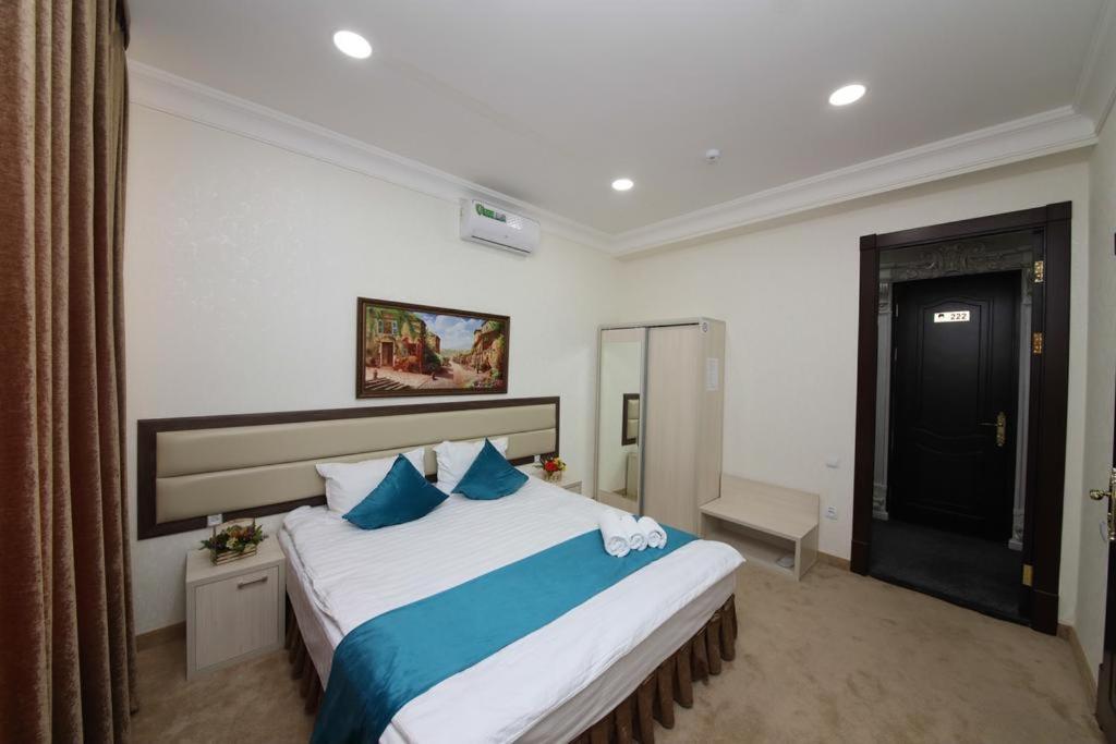 Hotel Globus Tashkent Luaran gambar
